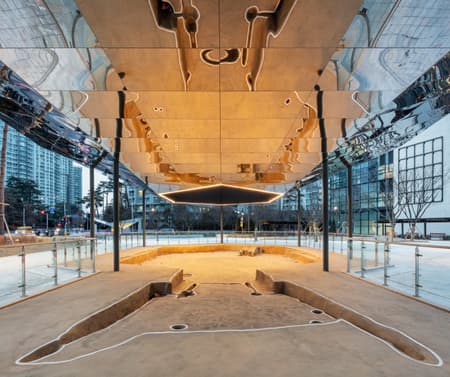 Floating Ground: A Landmark that Disappears